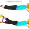 Exercice Kickbacks couché avec élastique pour muscler fessiers
